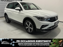 Volkswagen Tiguan - 1.5 TSI Active Dealer onderh. Velours bekleding, Camera