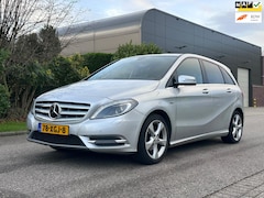 Mercedes-Benz B-klasse - 180 Ambition CarPlay/Android Auto*Leder*Cruise*NAP*Airco*LM velgen*Trekhaak*APK