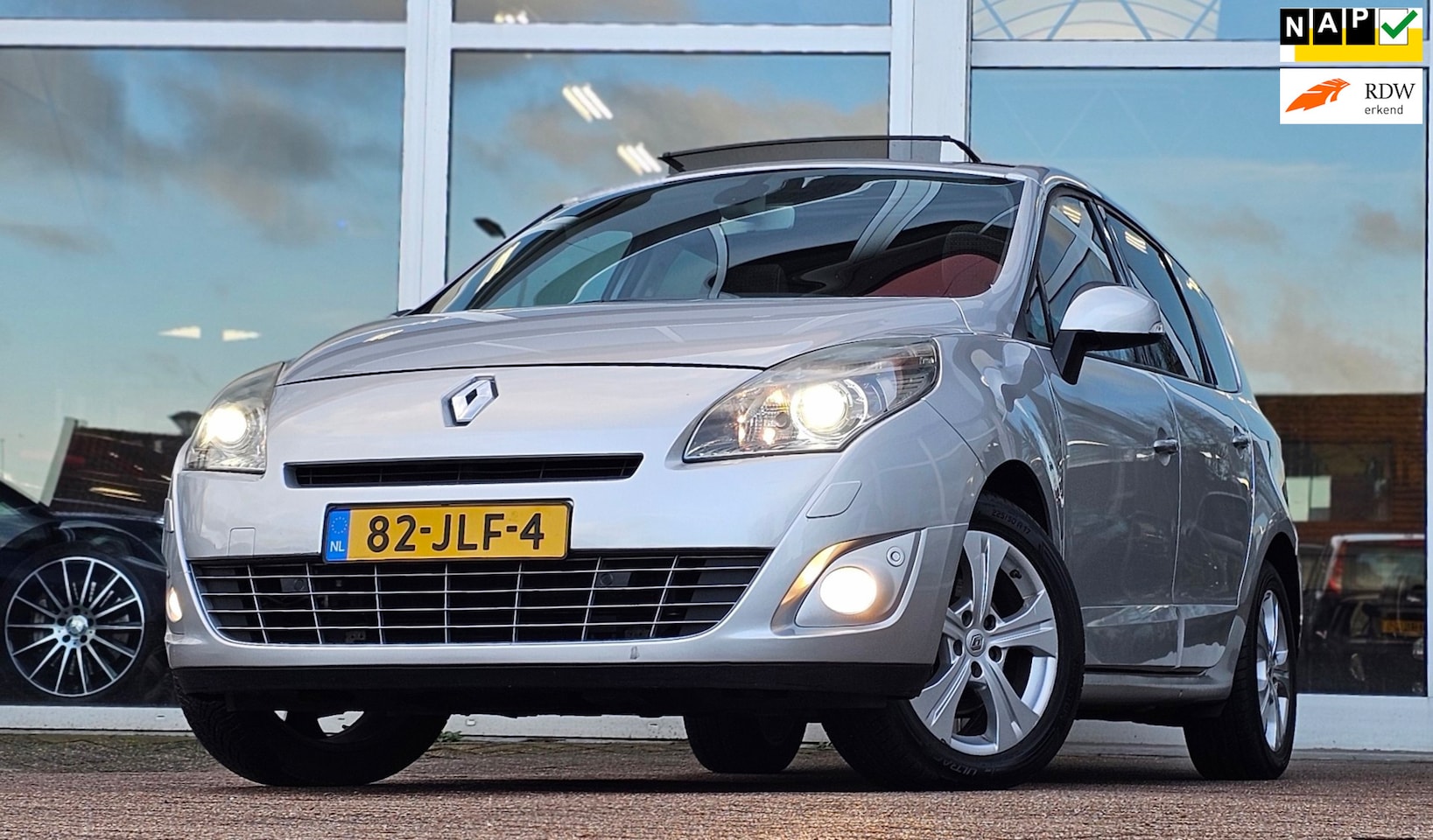 Renault Grand Scénic - 2.0 Dynamique 7p. 2e Eigenaar Trekhaak Opendak Navi Mooi! - AutoWereld.nl