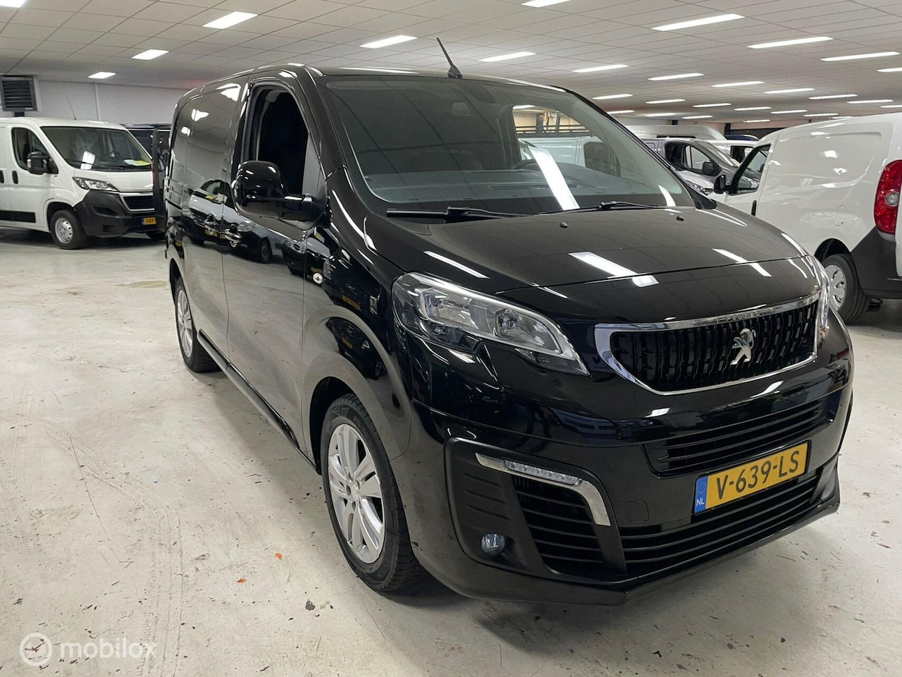 Peugeot Expert - Bestel 231C 2.0 BlueHDI 120 Premium Pack - AutoWereld.nl