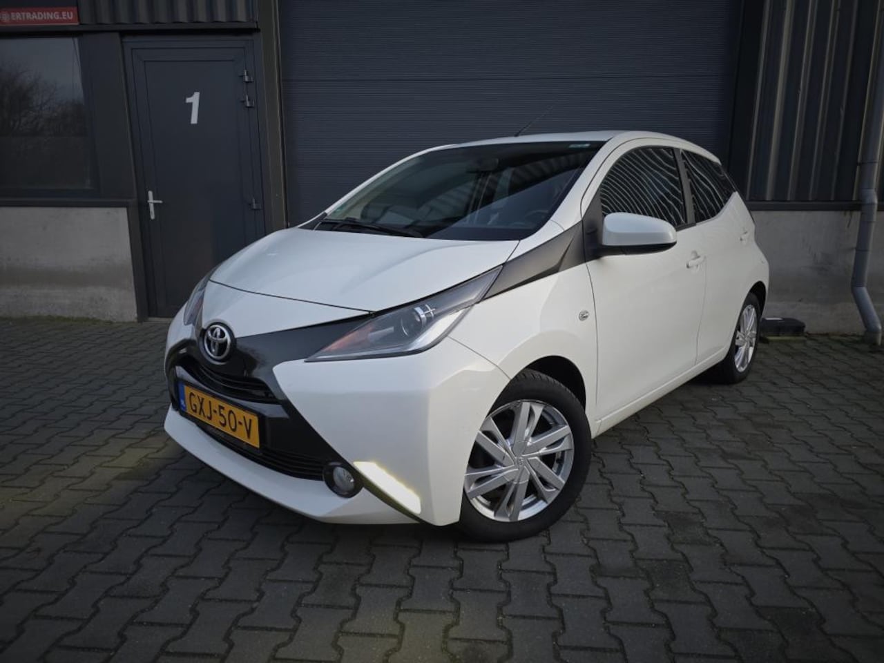 Toyota Aygo - 1.0 VVT-i x-play Park. Camera Bluetooth Airco Lm - AutoWereld.nl