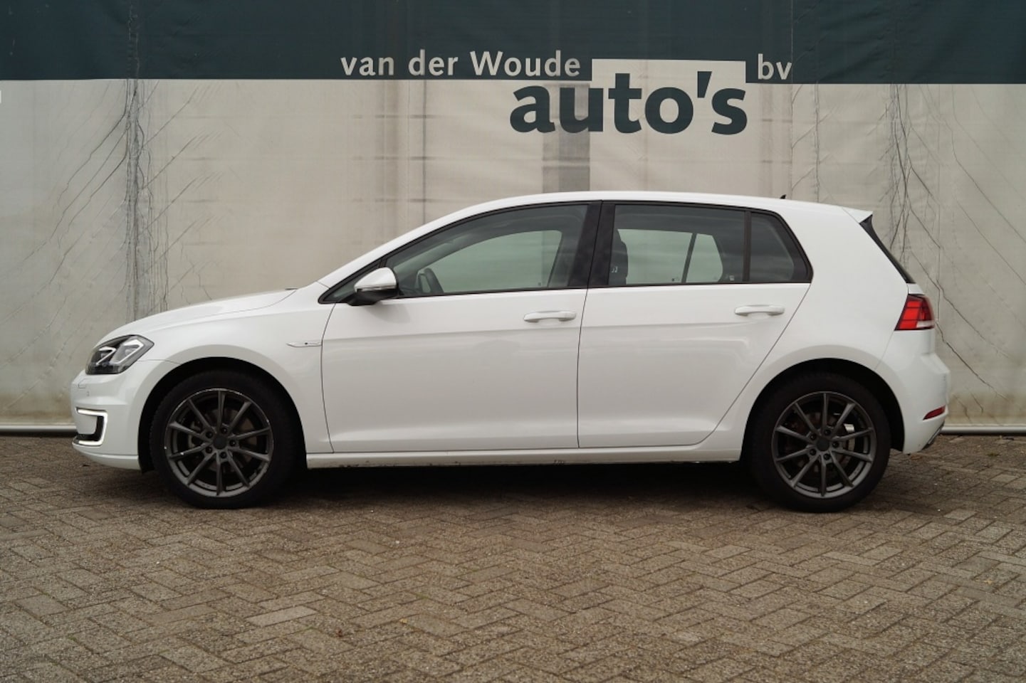 Volkswagen e-Golf - e-Golf Automaat -NAVI-ACC-LED-ECC-PDC- - AutoWereld.nl