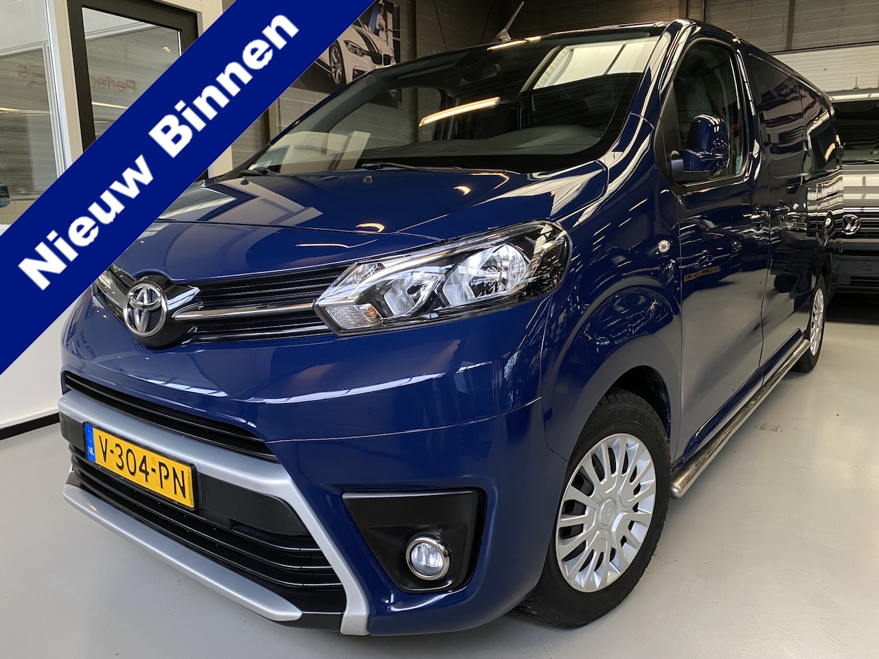 Toyota PROACE Long Worker - 2.0 D-4D Professional Navi, Cruise, Dubbele schuifdeur, Trekhaak - AutoWereld.nl