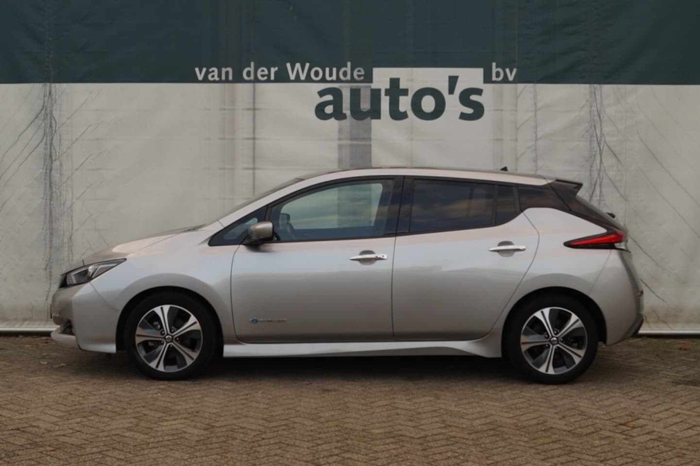 Nissan LEAF - N-Connecta 40kWh -NAVI-ECC-PDC-CAM-SUBSIDIE- - AutoWereld.nl