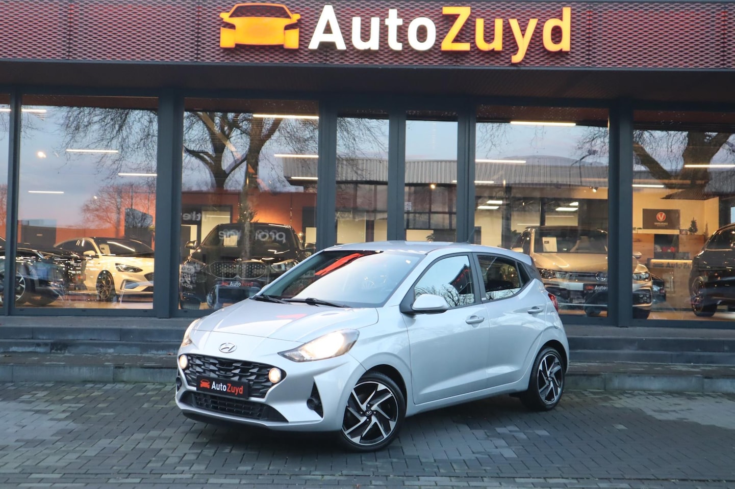 Hyundai i10 - 1.2 Premium Clima / CarPlay / Navi / Stoel & Stuur verwarm. /Camera - AutoWereld.nl