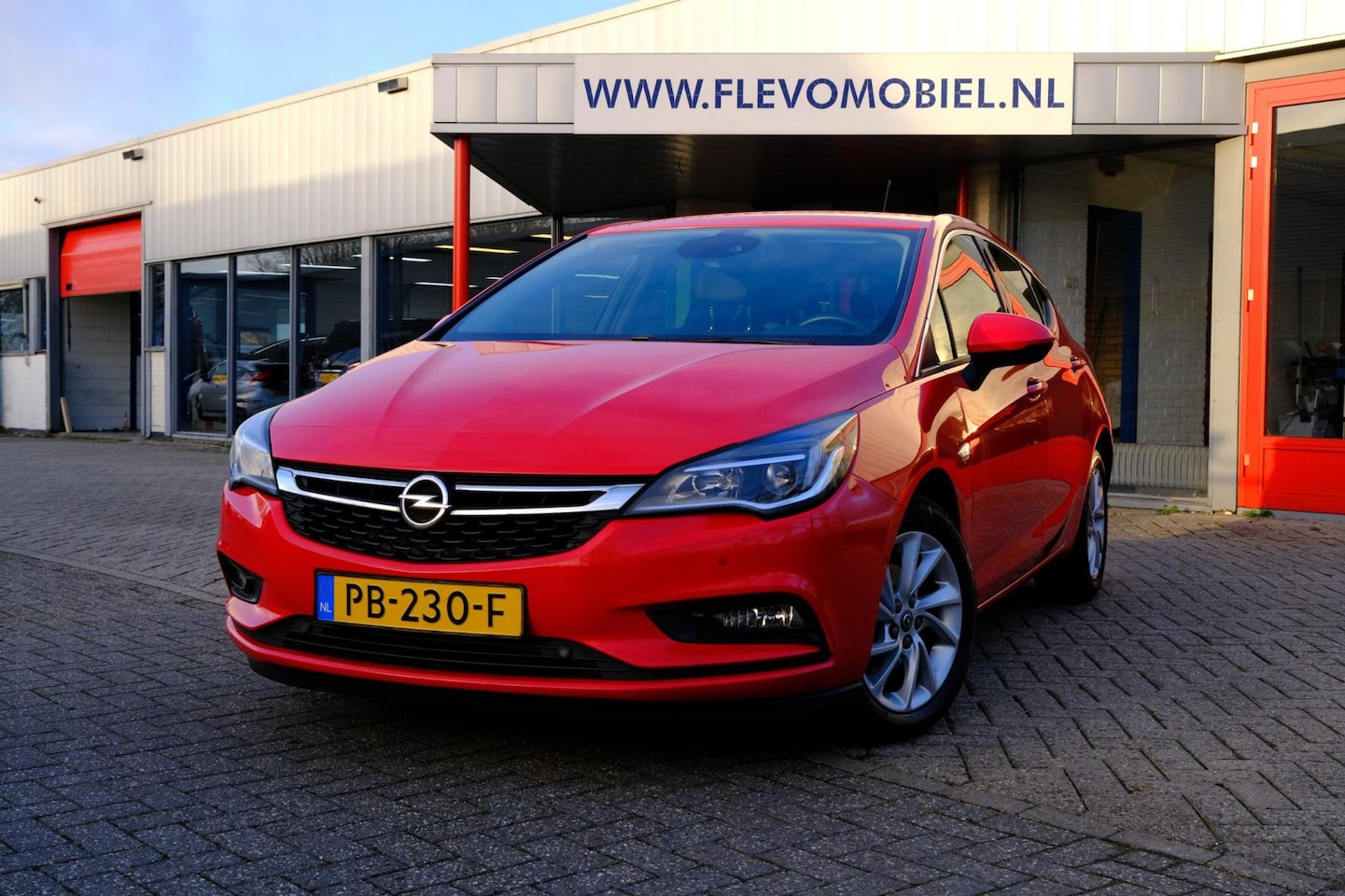 Opel Astra - 1.0 105 PK Innovation Aut. LMV|CAM|PDC - AutoWereld.nl