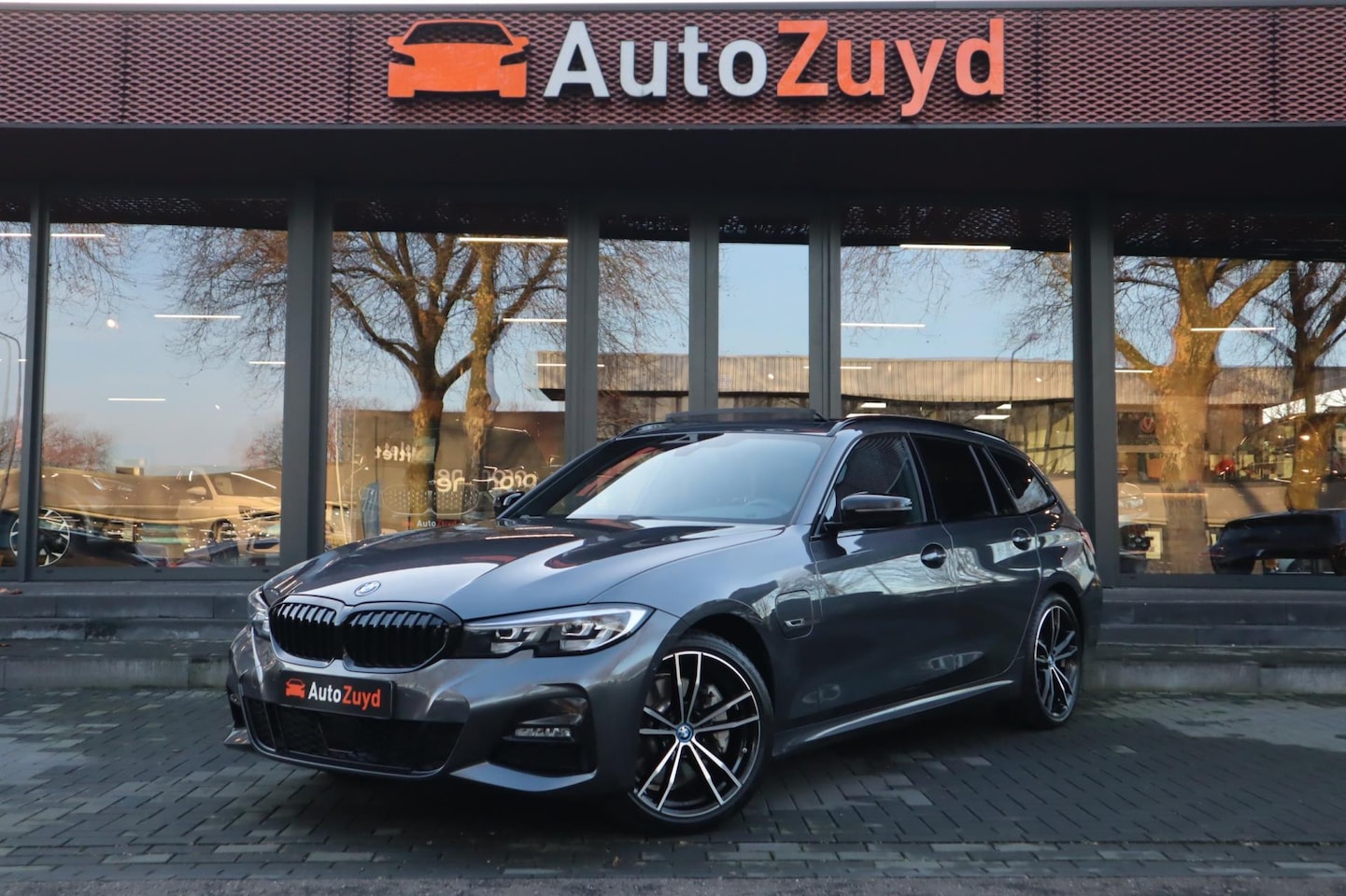 BMW 3-serie Touring - 330e High Executive M -Sport Virtual / Pano / Alcantara / Camera / XtraBoost / DAB - AutoWereld.nl