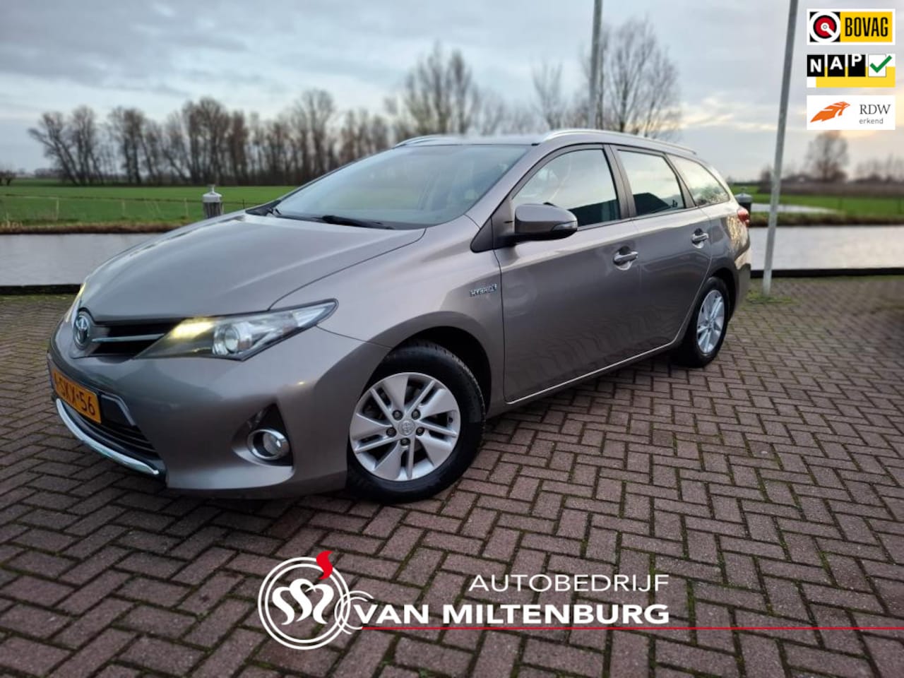 Toyota Auris Touring Sports - 1.8 Hybrid Aspiration Clima Navi Camera Cruise IsoFix - AutoWereld.nl