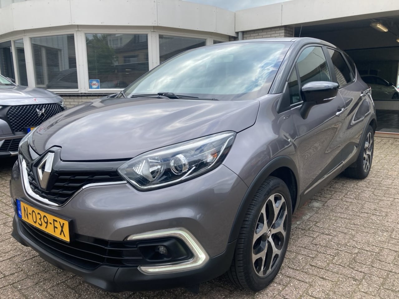 Renault Captur - 0.9 TCe 90pk Limited / Navigatie - AutoWereld.nl