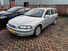 Volvo V70 - 2.4 T Comfort Line Automaat Airco Trekhaak