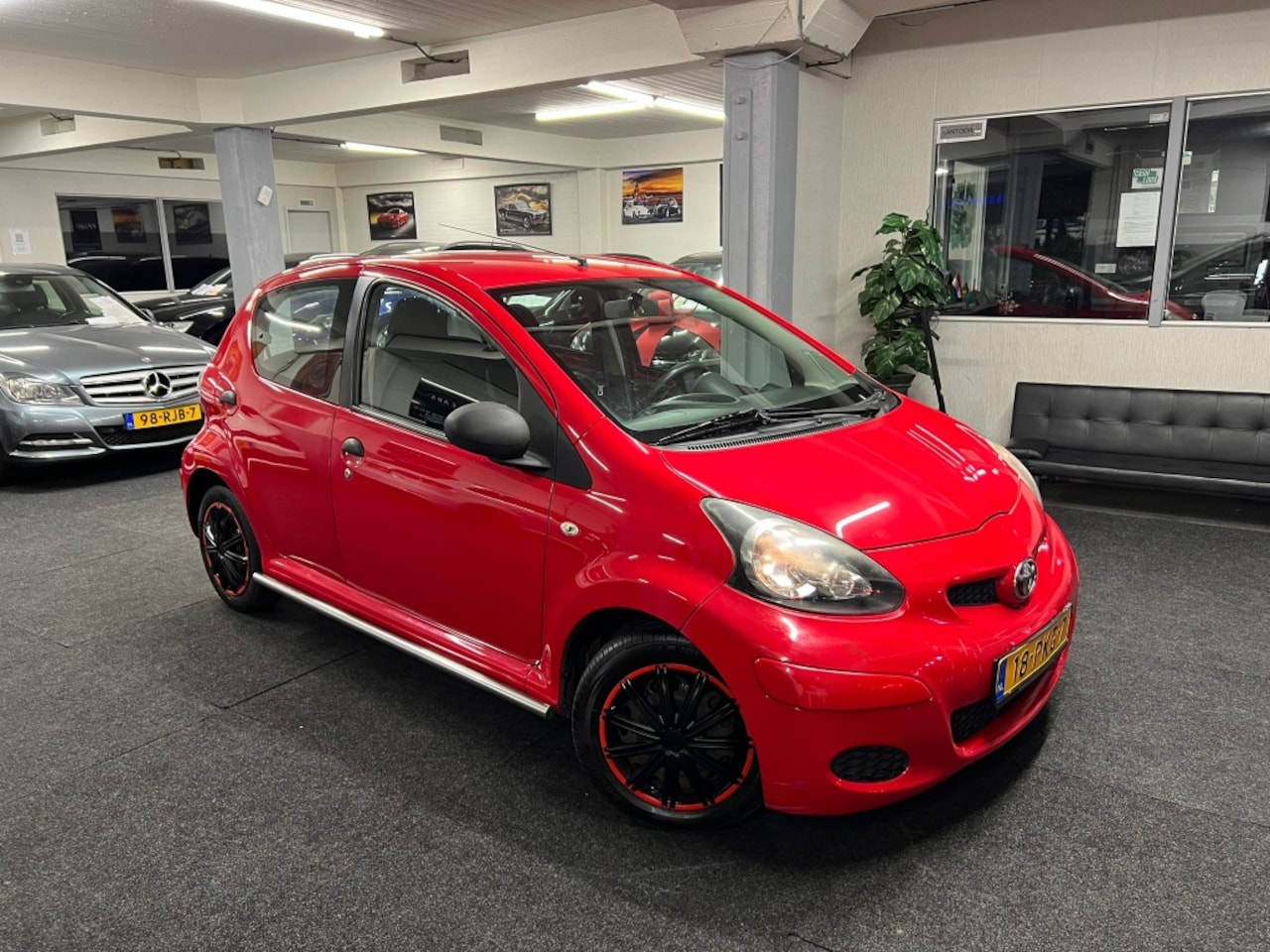 Toyota Aygo - 1.0-12V *NAP*2011*5drs*APK - AutoWereld.nl