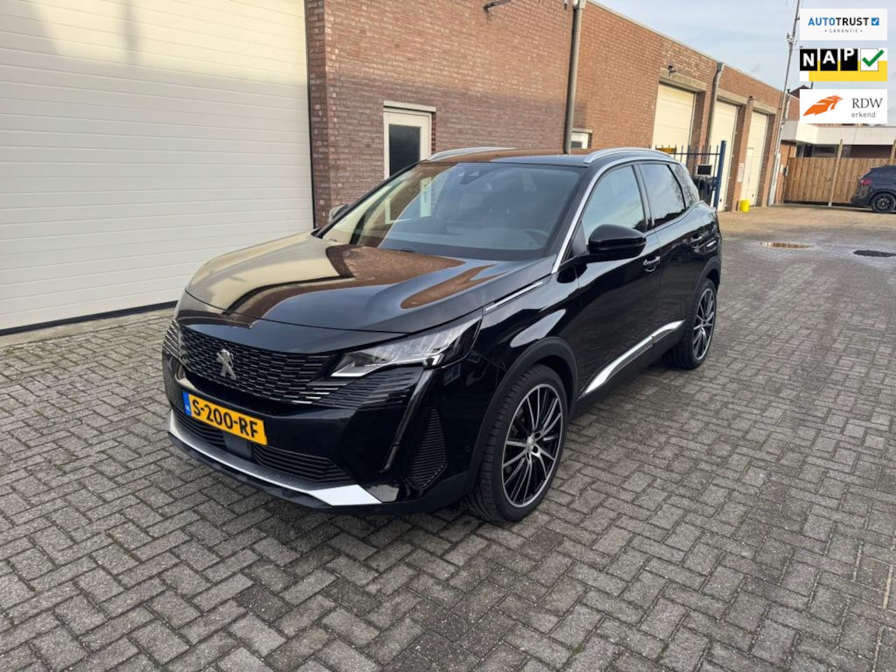 Peugeot 3008 - 1.2 PureTech allure automaat volledig onderhouden nieuwstaat 20 inch zomerwielen - AutoWereld.nl