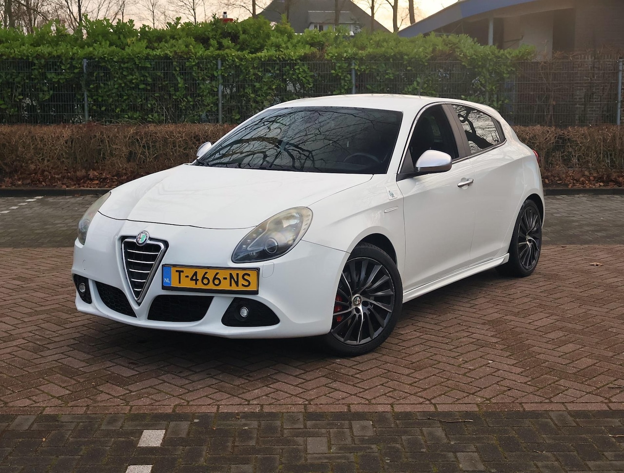 Alfa Romeo Giulietta - 1.7 TBi Quadrifoglio Verde 1.7 TBi Quadrifoglio Verde - AutoWereld.nl