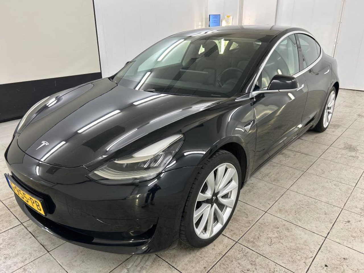 Tesla Model 3 - Standard RWD Plus [ AUTOPILOT+TREKHAAK+19" LMV+60 kWh+PREMIUM AUDIO ] - AutoWereld.nl