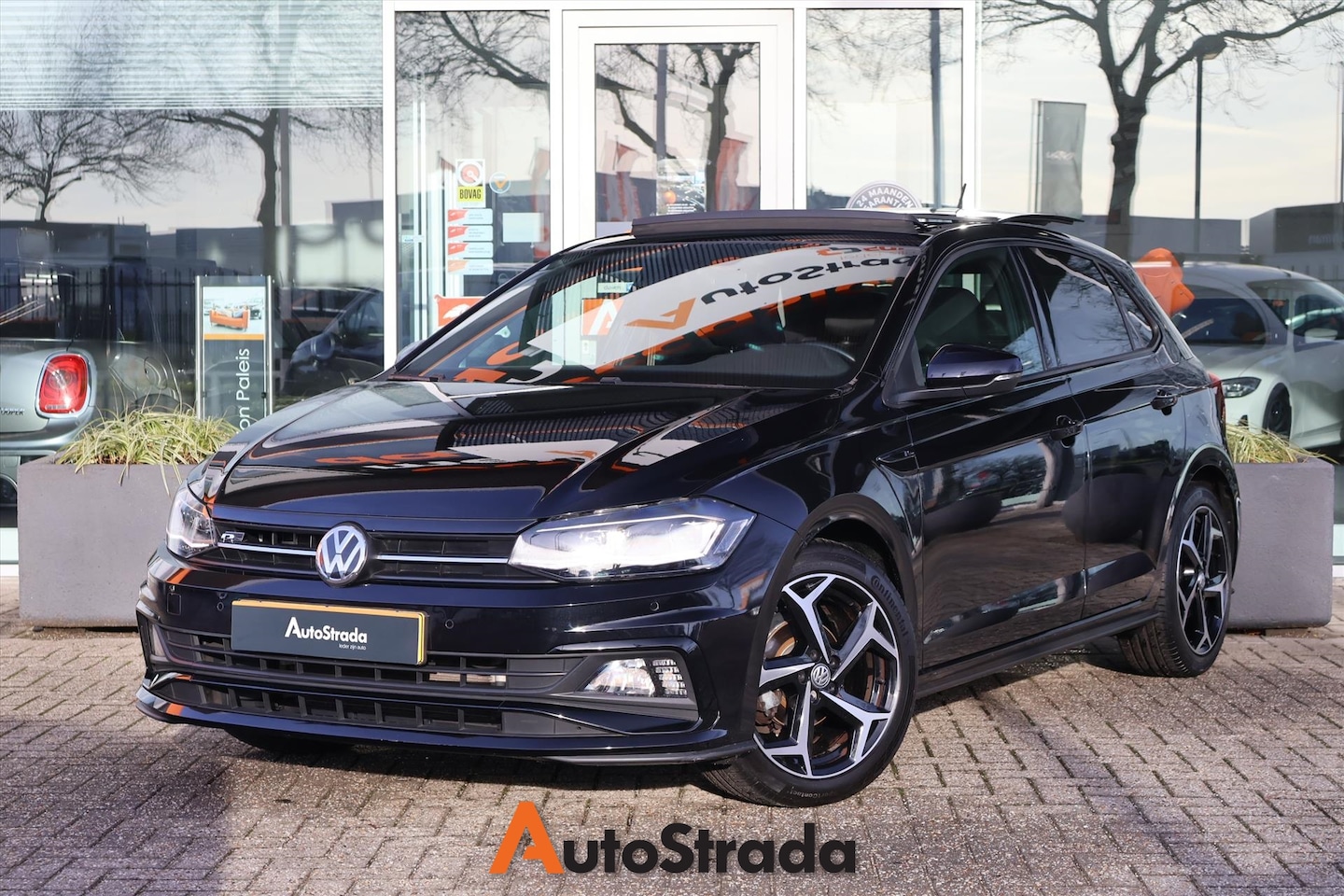 Volkswagen Polo - 1.0 TSI Highline Business R-Line 95PK | LED | Pano | Camera | Trekhaak | Carplay | ACC - AutoWereld.nl