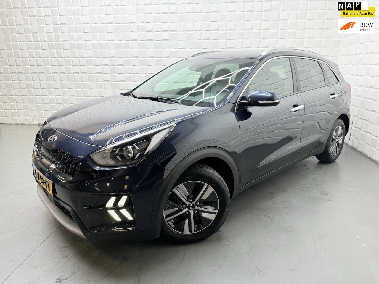 Kia Niro - 1.6 GDi Hybrid DynamicLine 1STE EIGENAAR CAMERA - AutoWereld.nl