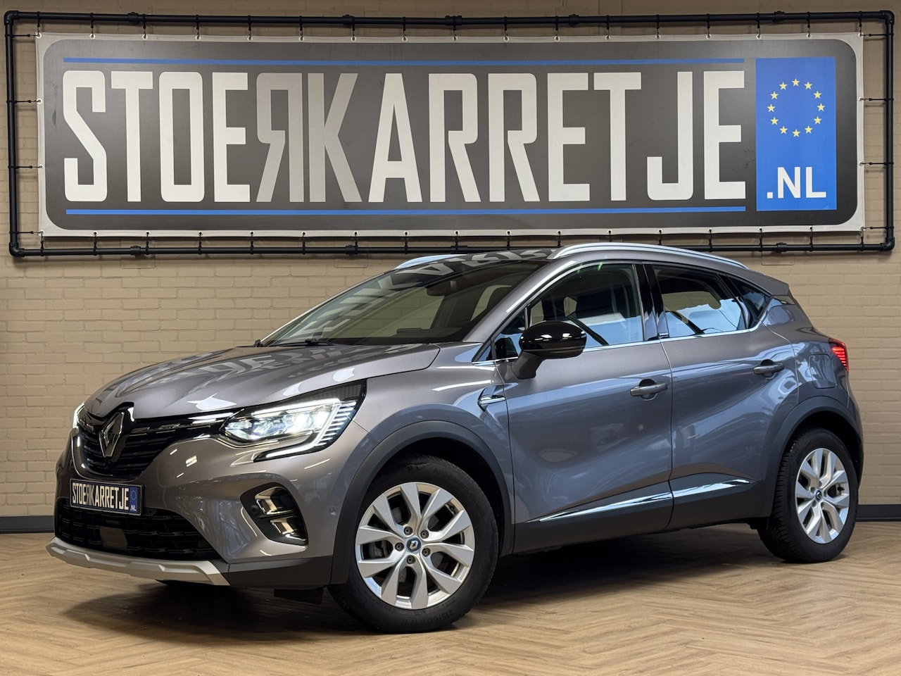 Renault Captur - 1.6 E-Tech Plug-in Hybrid 160 Intens | 9,3" navi | 360 camera | Sloelverwarming | Digitaal - AutoWereld.nl