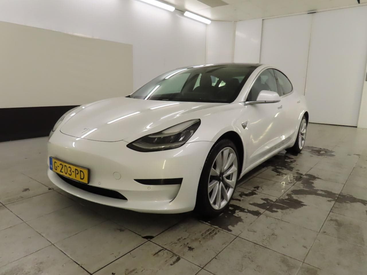 Tesla Model 3 - Standard RWD Plus [ AUTOPILOT+19" LMV+60 kWh+PREMIUM AUDIO ] - AutoWereld.nl