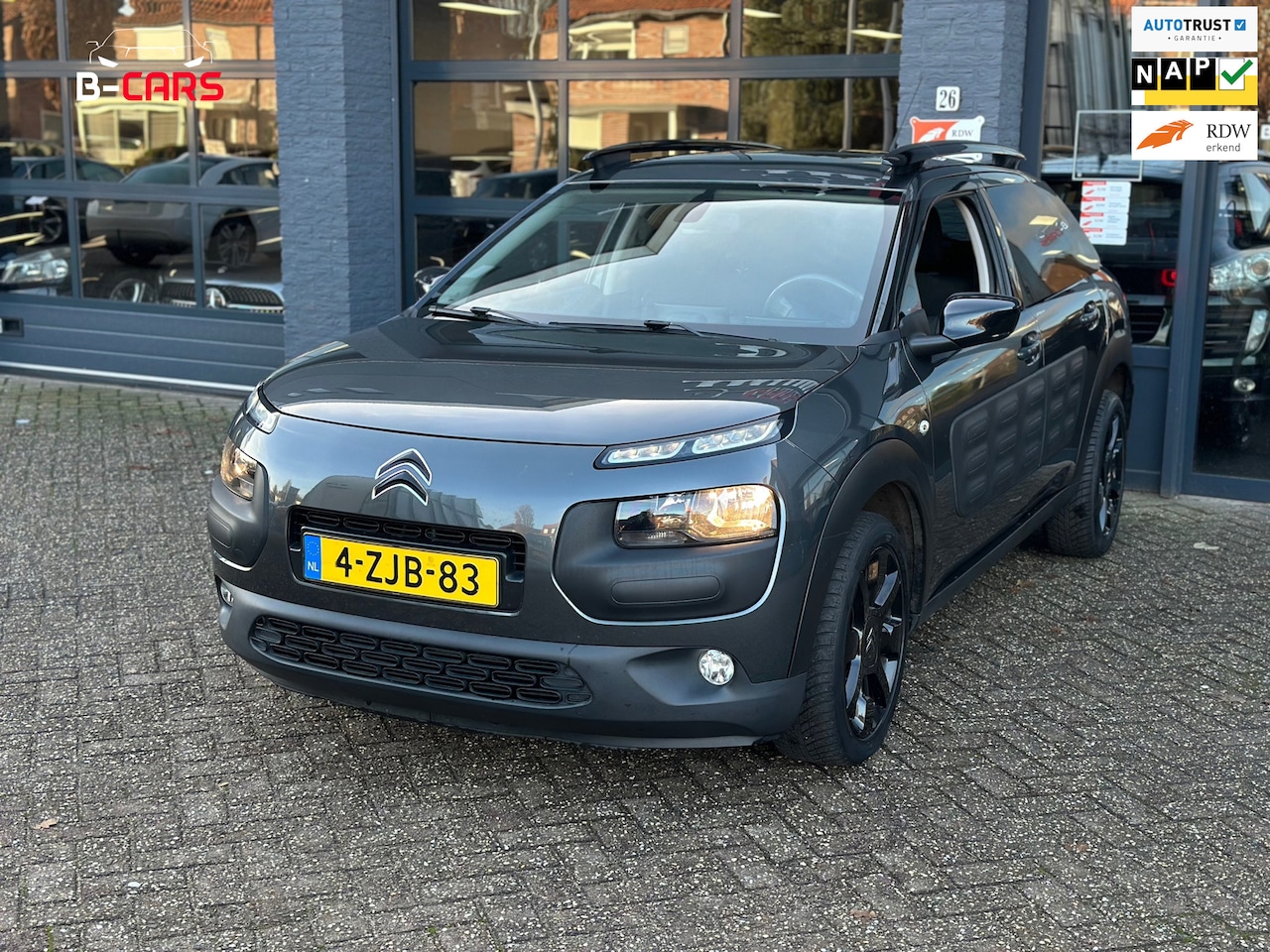 Citroën C4 Cactus - 1.2 e-VTi Shine AUTOM|PANO|LEER|STOELVW|CAMERA|NAVI - AutoWereld.nl