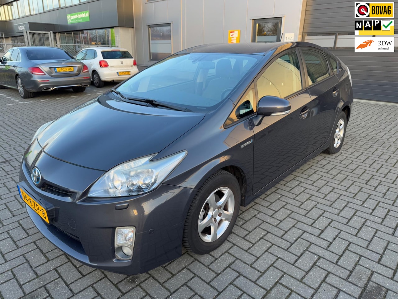 Toyota Prius - 1.8 Dynamic /Tijdelijke Actie: 5% Korting op Alle Voertuigen! - AutoWereld.nl