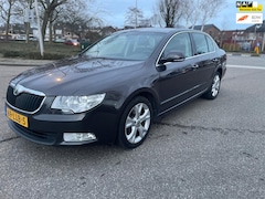 Skoda Superb - 1.8 TSI Comfort / automaat / airco / cruise.control / lmv / elek.pakket / trekhaak / nap