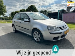 Volkswagen Golf - 1.6 FSI Trendline *NIEUWE APK*AIRCO