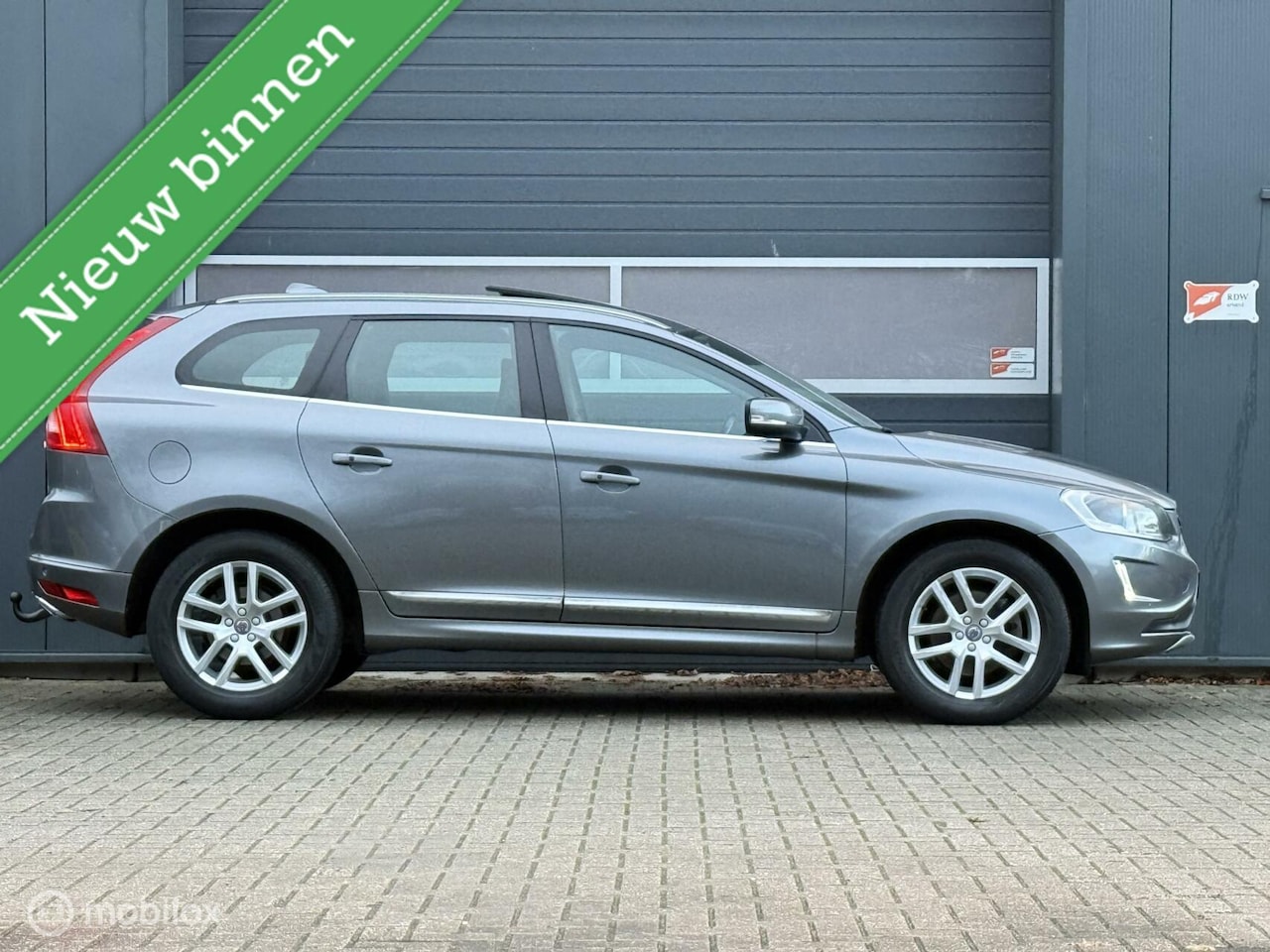 Volvo XC60 - 2.0 D4 FWD Polar+ Geartronic-8 Volledig DealerOH -Panorama-Camera-Keyless-AdapCruise-Stoel - AutoWereld.nl