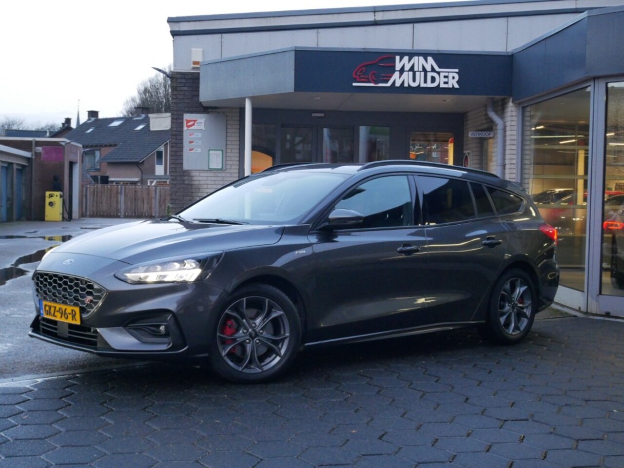 Ford Focus - 1.5 ECOB. ST L. XBNS  182PK   **Clima//Navi//Lm//Th ** - AutoWereld.nl