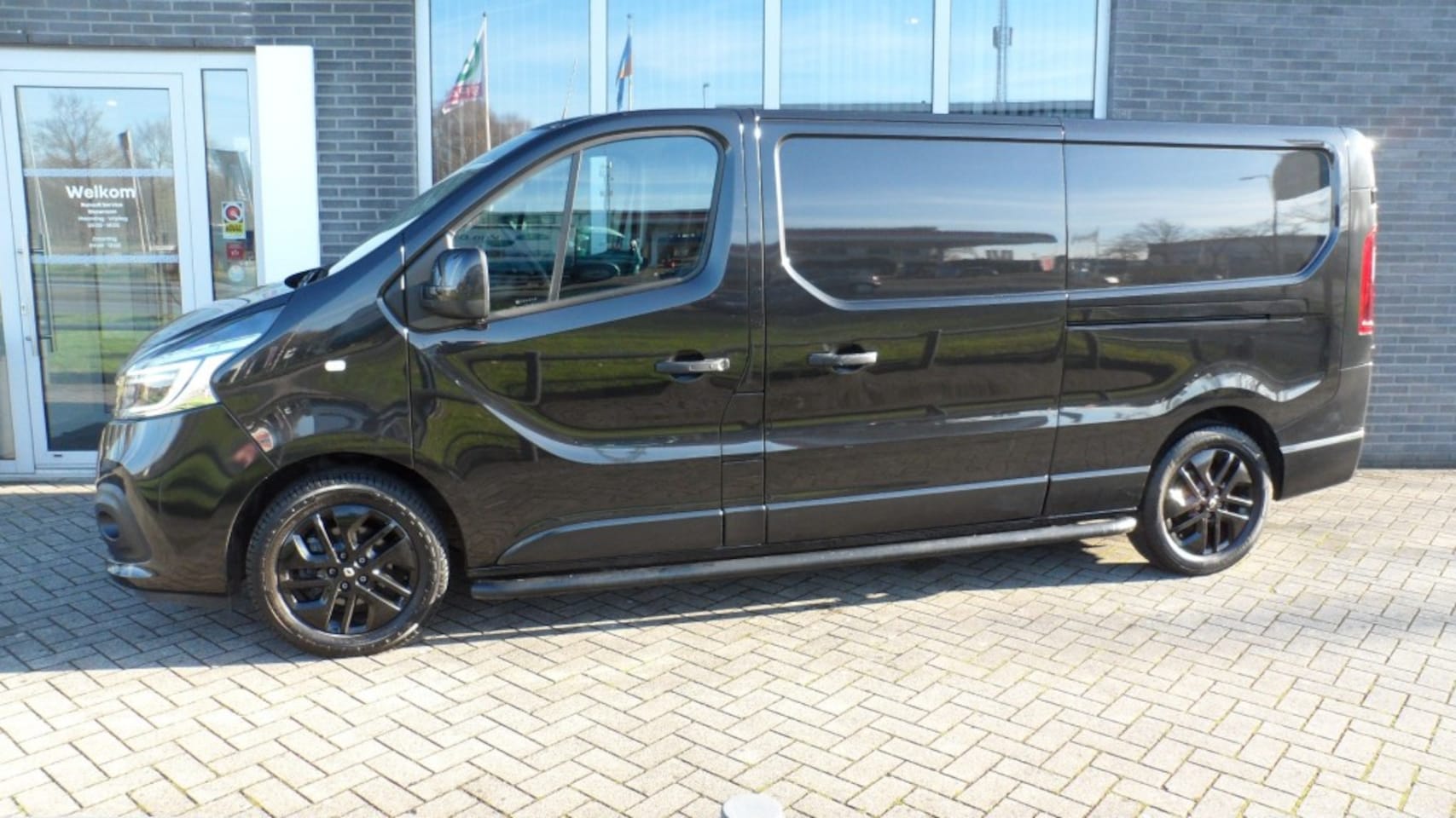 Renault Trafic - 2.0 DCI T29 L2H1 170PK COMFORT/ AUTOMAAT/ 2 SCHUIFDEUREN - AutoWereld.nl