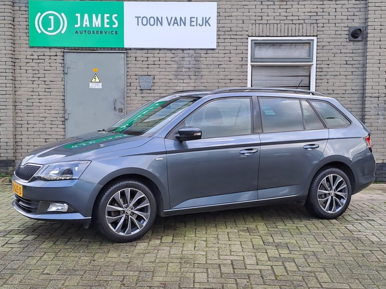 Skoda Fabia Combi - 1.0 TSI Drive  90Pk Navigatie-Parkeersensoren achter-Clima Airco - AutoWereld.nl