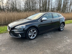 Volvo V40 - 2.0 D2 120PK R-Design Business | Trekhaak | Navigatie | Voorruit + Stoelverwarming | Clima