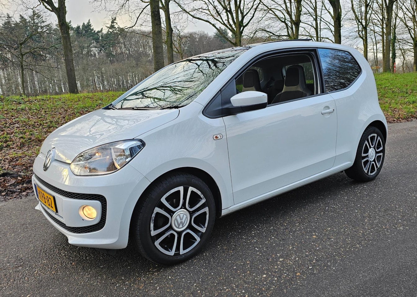 Volkswagen Up! - 1.0 High Up! BlueMotion NL Auto 2e Eigenaar - AutoWereld.nl