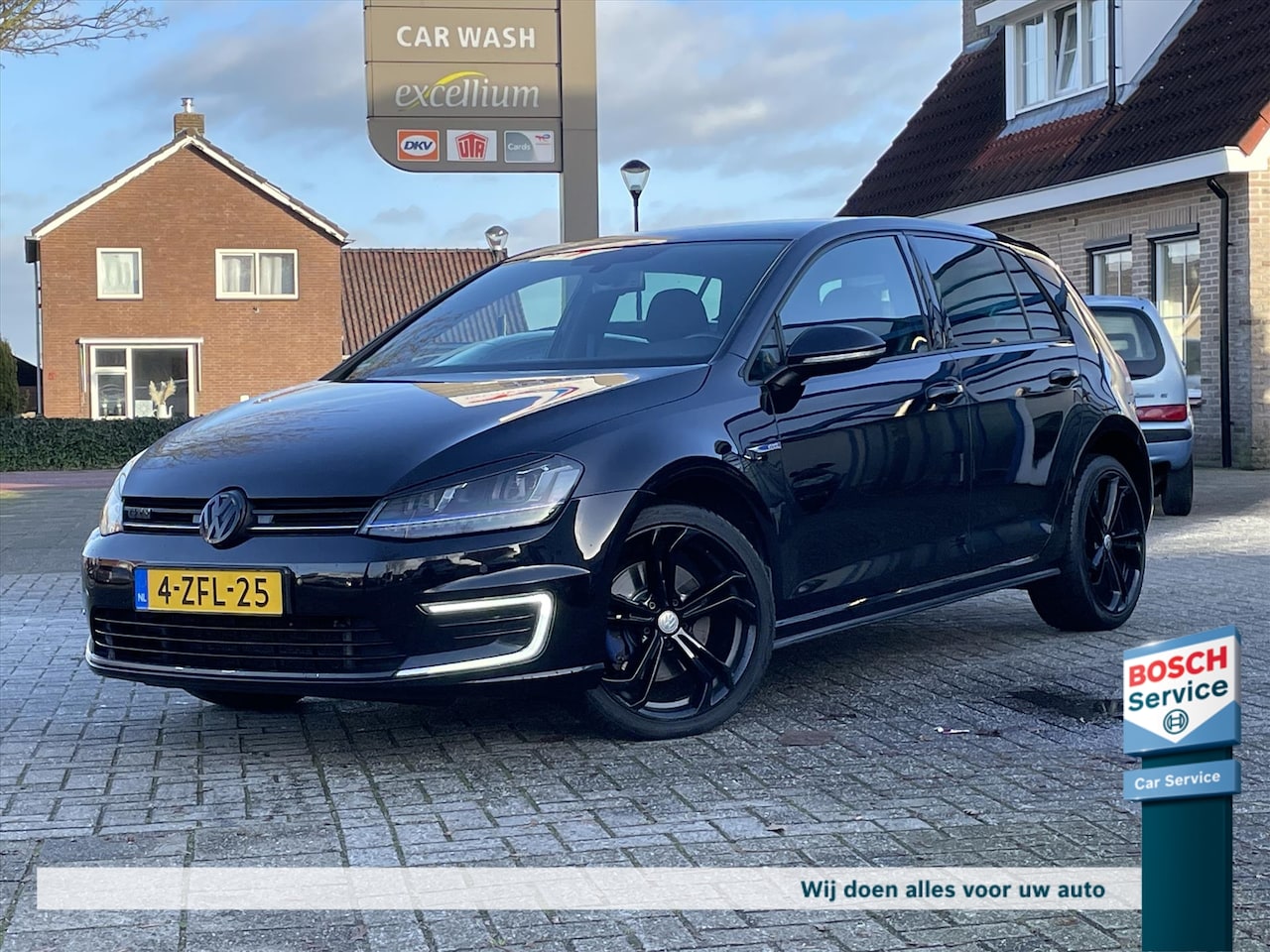 Volkswagen Golf - 1.4 TSI GTE / Org NL / Custom Uitlaat / Navi / Cruise / Clima / 18*Inch - AutoWereld.nl