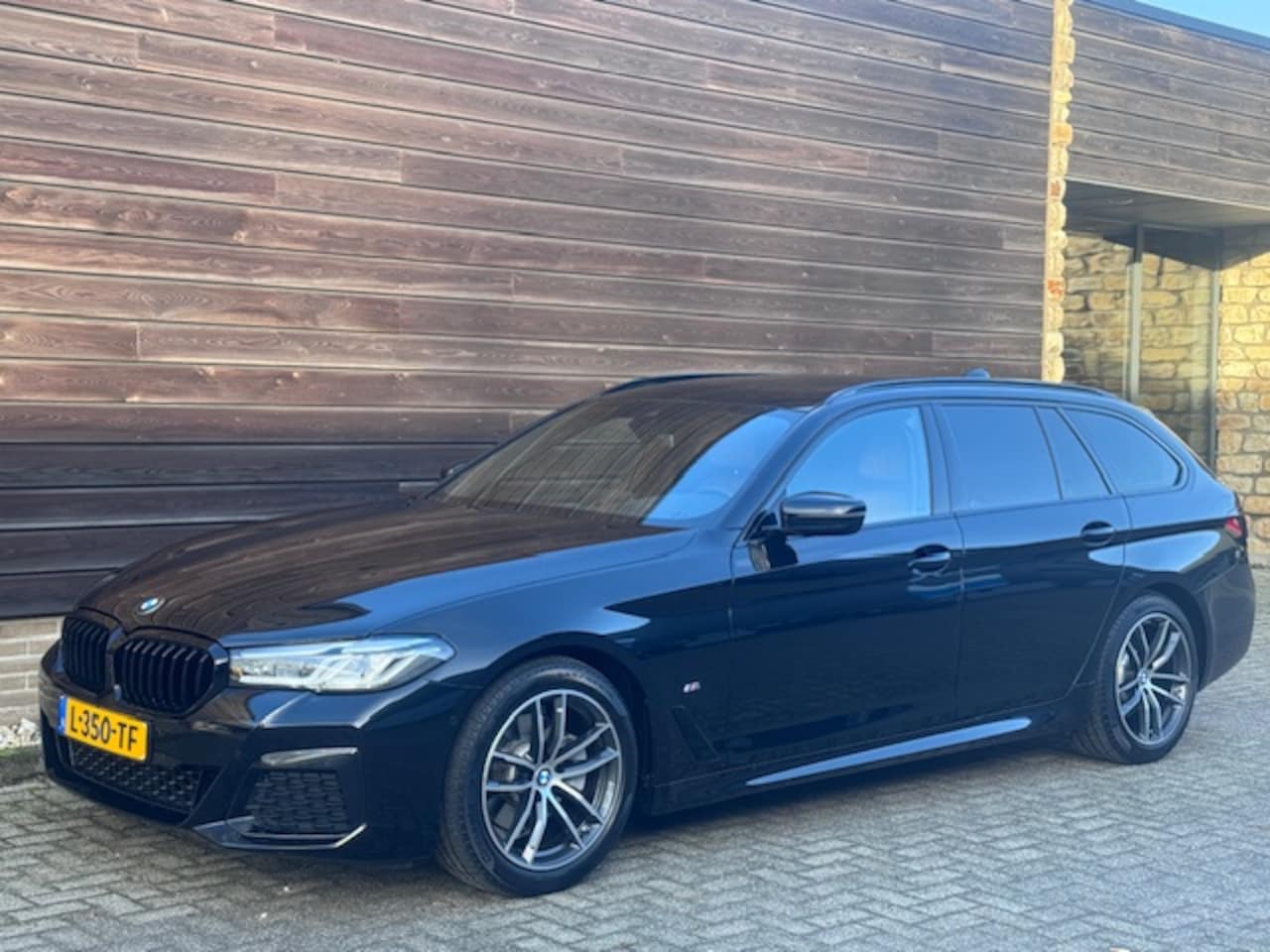 BMW 5-serie Touring - (g31) 520i 184pk Aut. High Executive/M-Sportpakket/Pano/Trekhaak - AutoWereld.nl