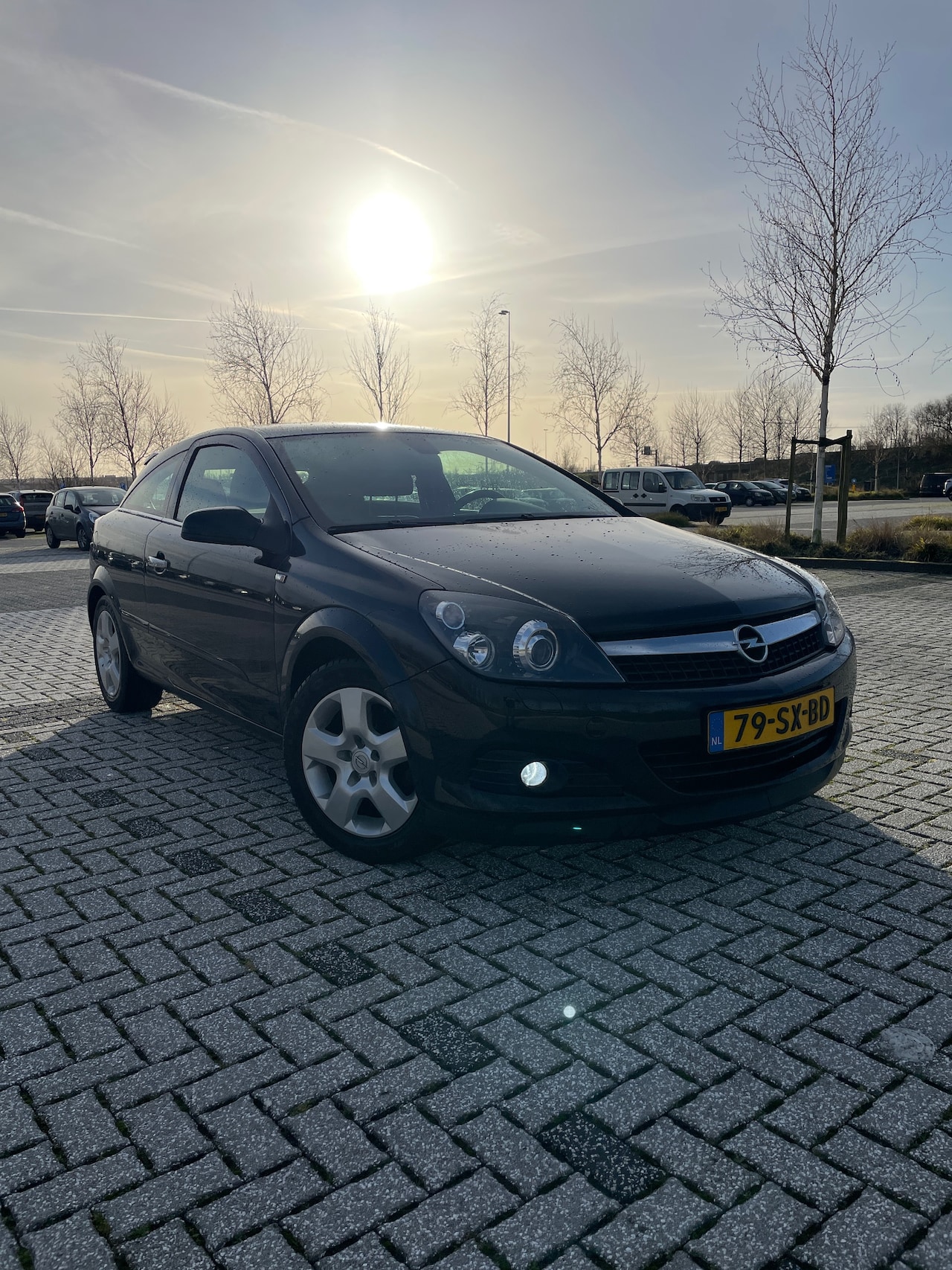 Opel Astra GTC - 1.6 Executive Cruise, ACC, regen- lichtsensor, PDC - AutoWereld.nl