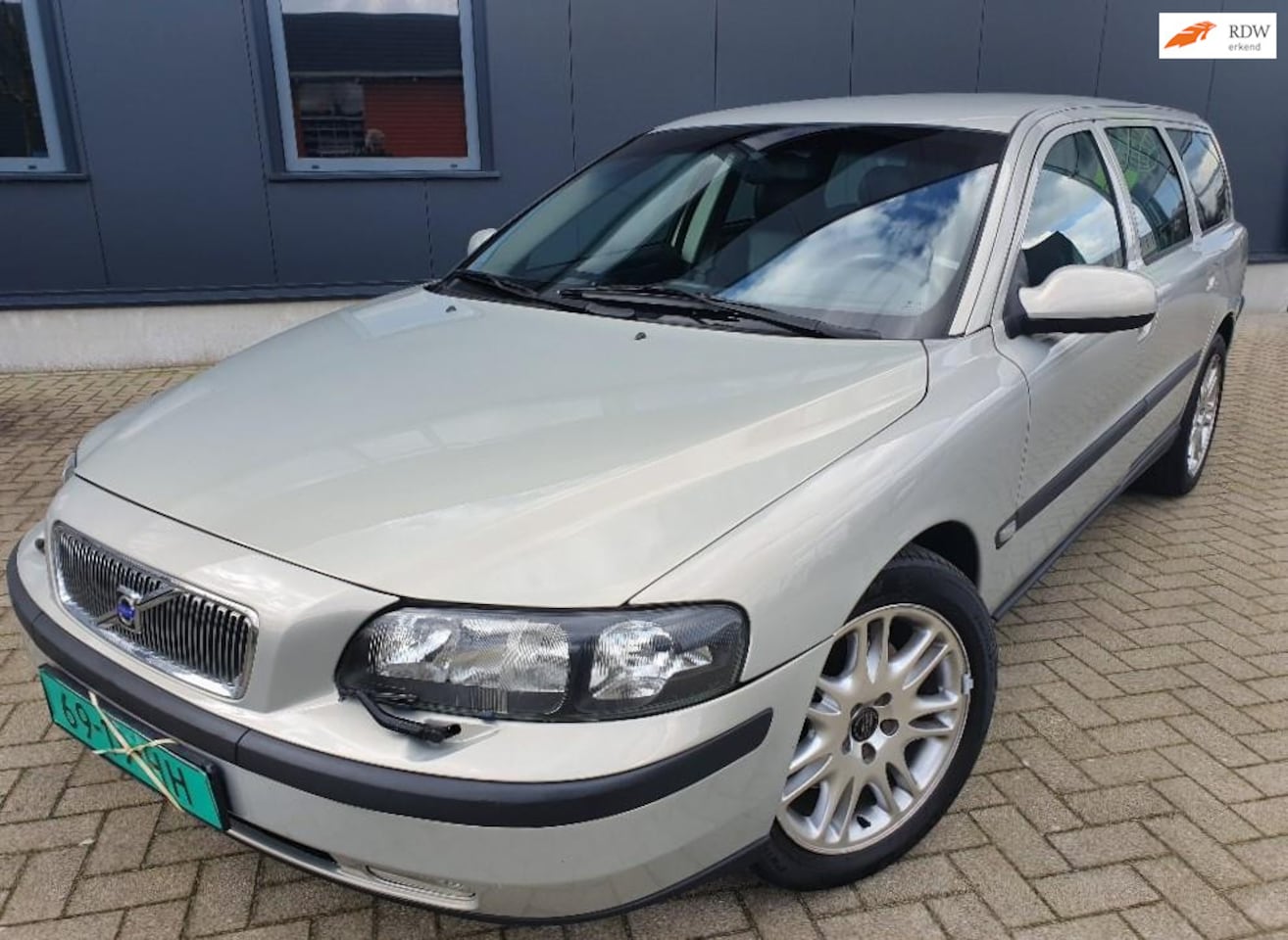 Volvo V70 - 2.3 T-5 2.3 T-5, netto € 6.750, bijtel vriendelijk! - AutoWereld.nl