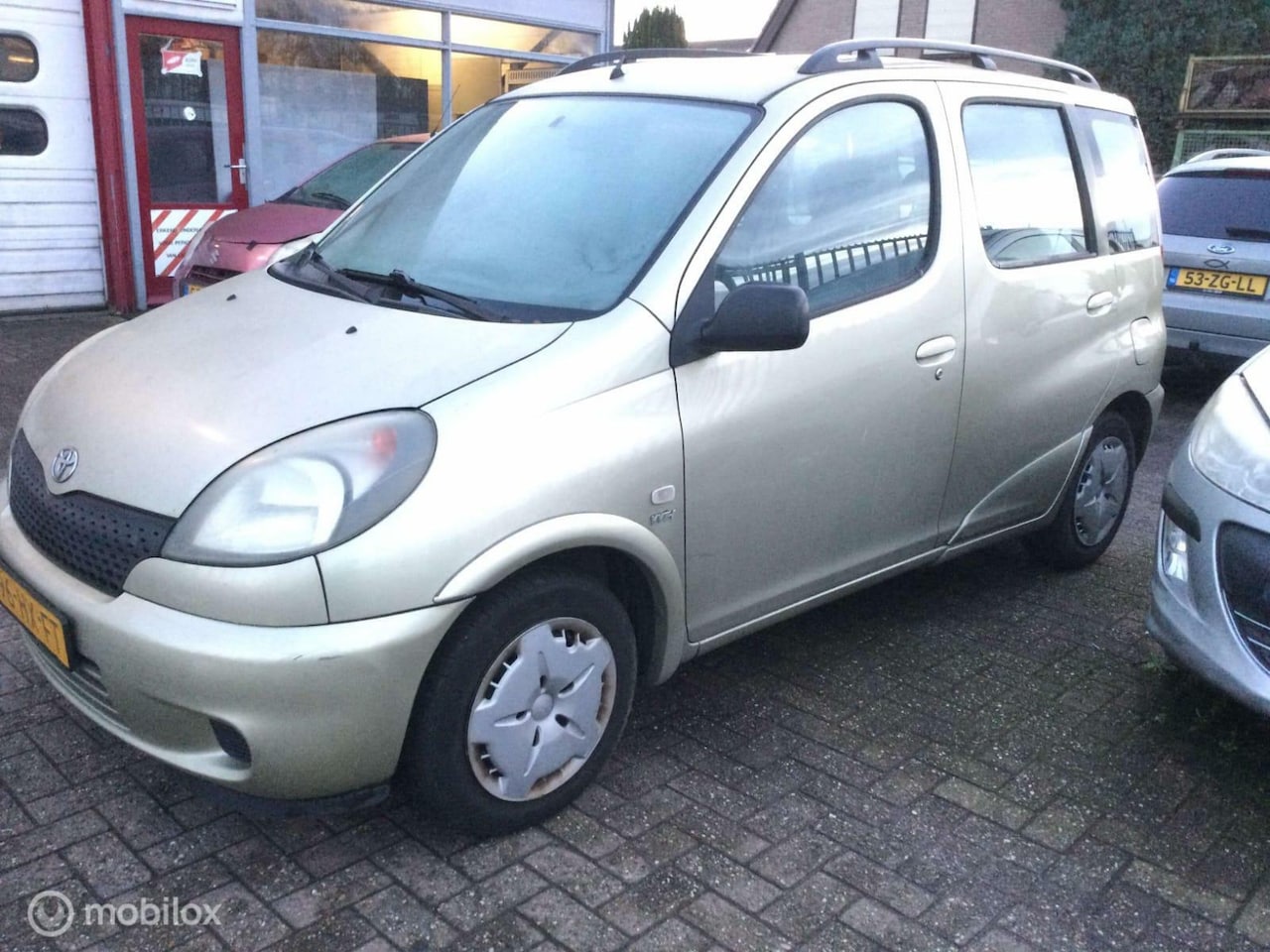 Toyota Yaris Verso - 1.3-16V VVT-i Sol 1.3-16V VVT-i Sol - AutoWereld.nl