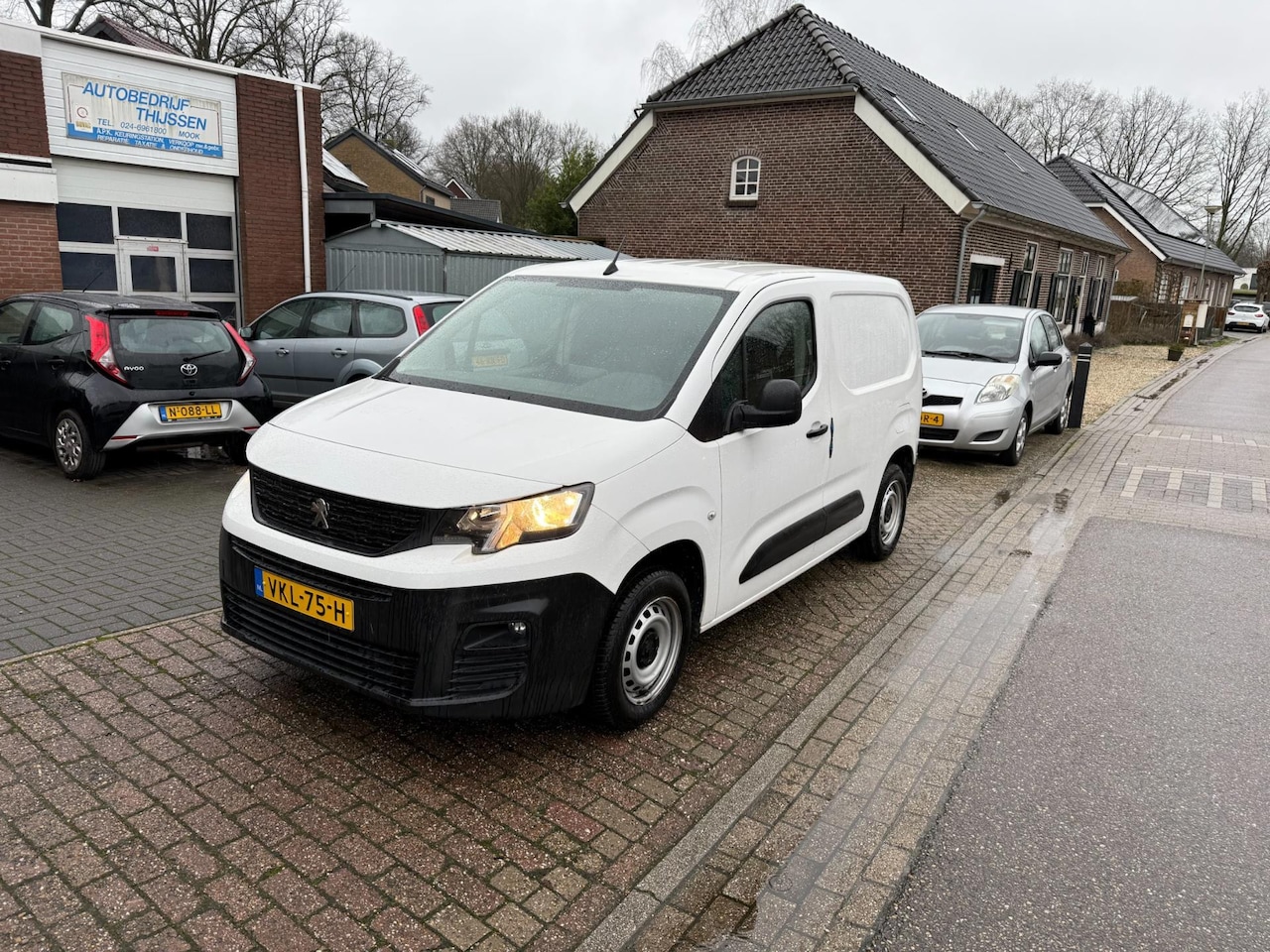 Peugeot Partner - 1.2 PureTech Premium 1.2 PureTech Premium - AutoWereld.nl