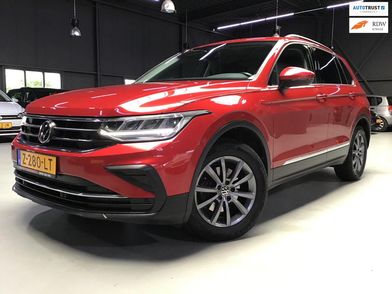 Volkswagen Tiguan - 2.0 TDI Life I 2e Eigen I New Remmen + Kln Brt I Navi I 6Bak I 150PK I Clima I Cruise Cont - AutoWereld.nl