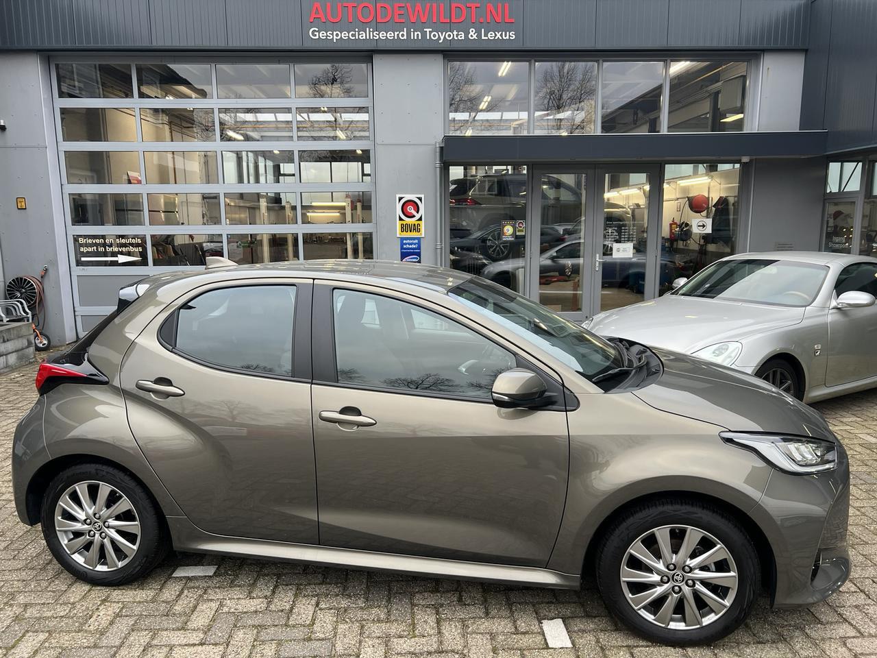 Toyota Yaris - 1.5 16v VVT-i Dynamic 5-dr + FABRIEKSGARANTIE - AutoWereld.nl