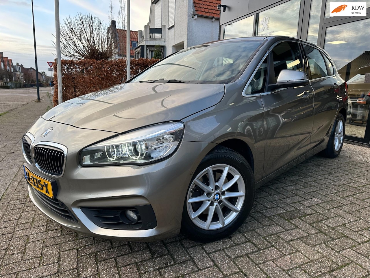 BMW 2-serie Active Tourer - 216d Essential|Leer|Navi|Clima - AutoWereld.nl