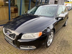 Volvo V70 - 2.5FT R-Design 230PK Automaat LEER / XENON / PDC