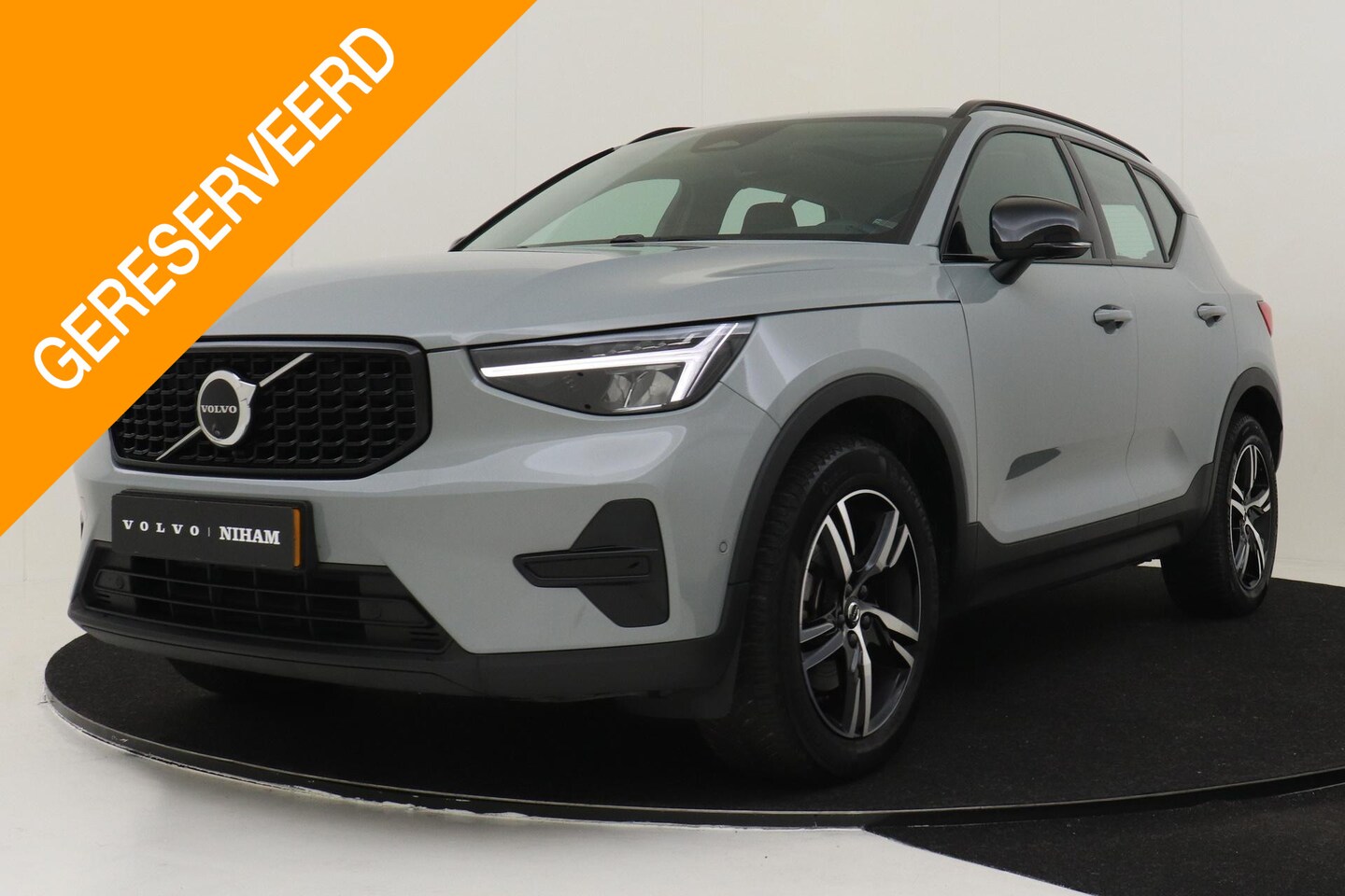 Volvo XC40 - B3 (M-HYBRID) PLUS DARK -PANO.DAK|360CAM|TREKHAAK|STANDKACHEL|LEDER - AutoWereld.nl