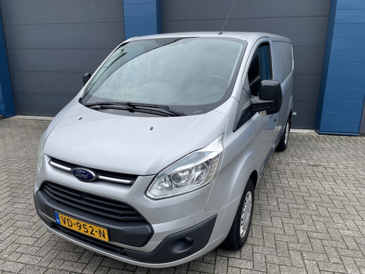 Ford Transit Custom - 2.2 TDCI 74kw Trend Navi CruiseCtr DealerOH!! - AutoWereld.nl