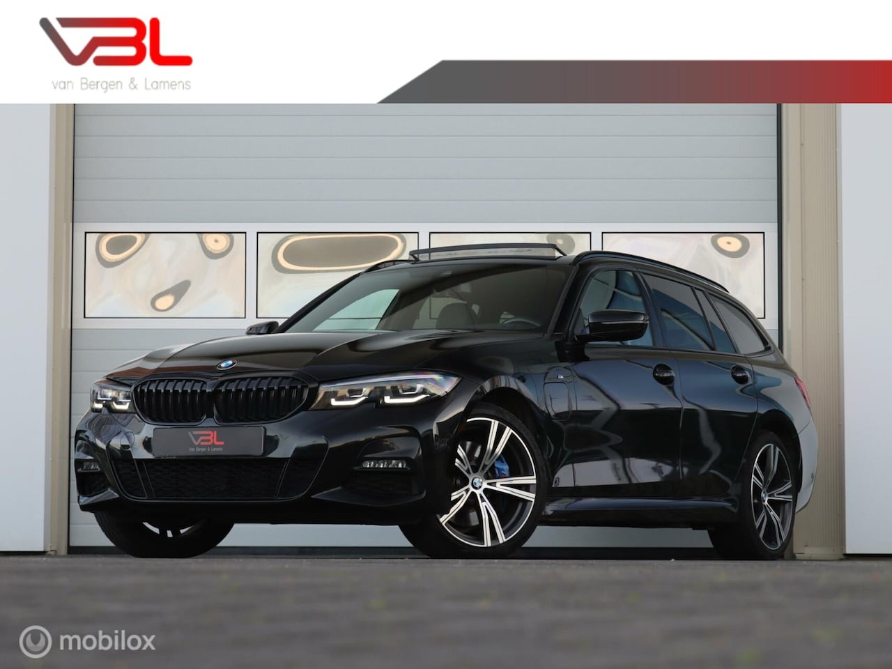 BMW 3-serie Touring - 330e xDrive High Executive M-sport | Panoramadak | Elek. wegklapbare trekhaak | 19inch vel - AutoWereld.nl