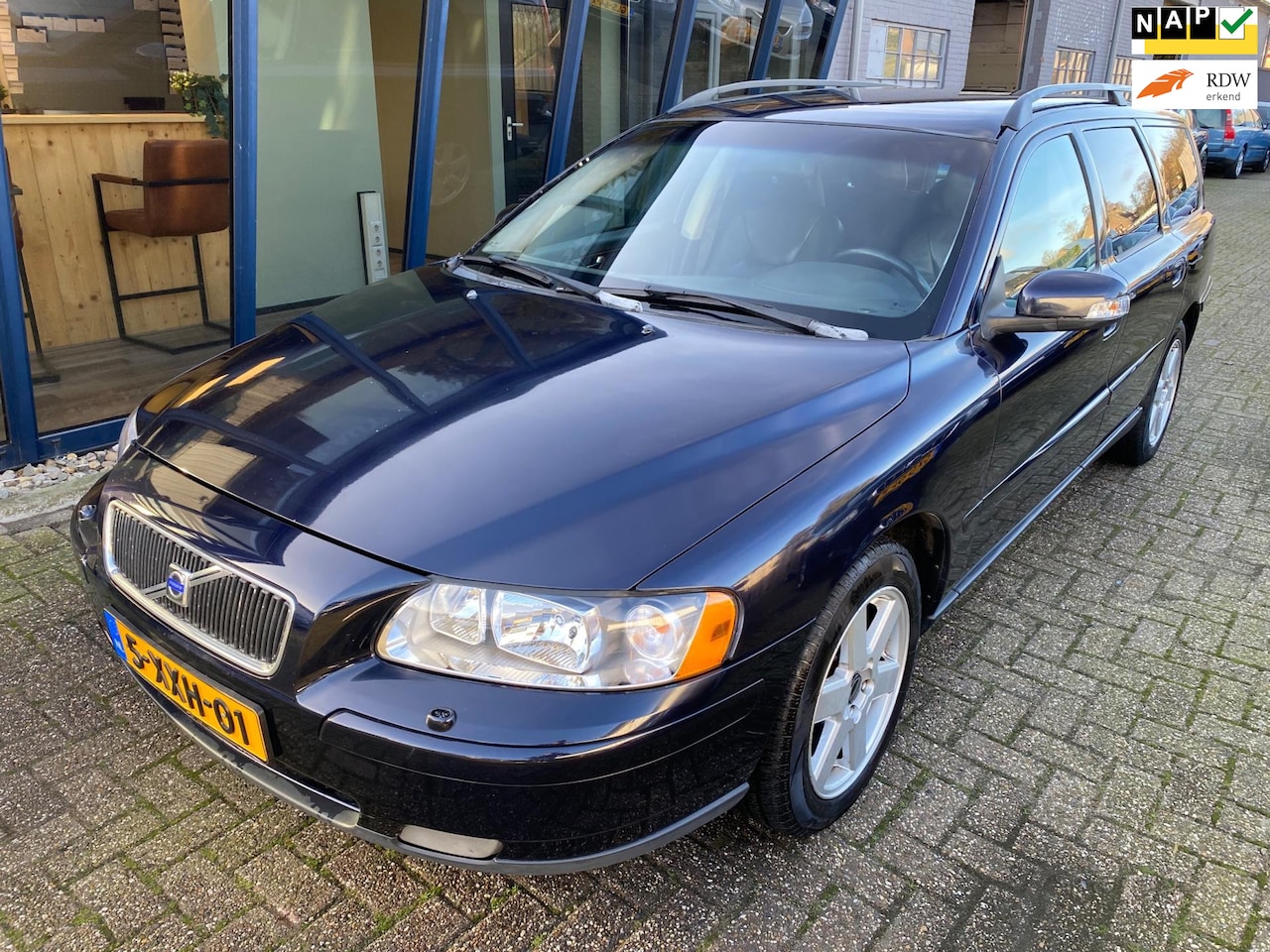 Volvo V70 - 2.4 Edition 170PK Automaat LEER / TREKHAAK / YOUNGTIMER - AutoWereld.nl