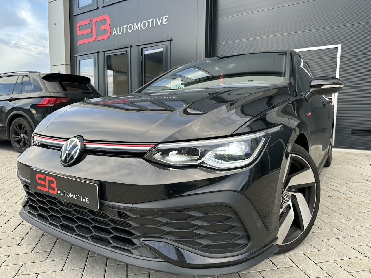 Volkswagen Golf - 2.0 TSI GTI Clubsport 300PK PANO! - AutoWereld.nl