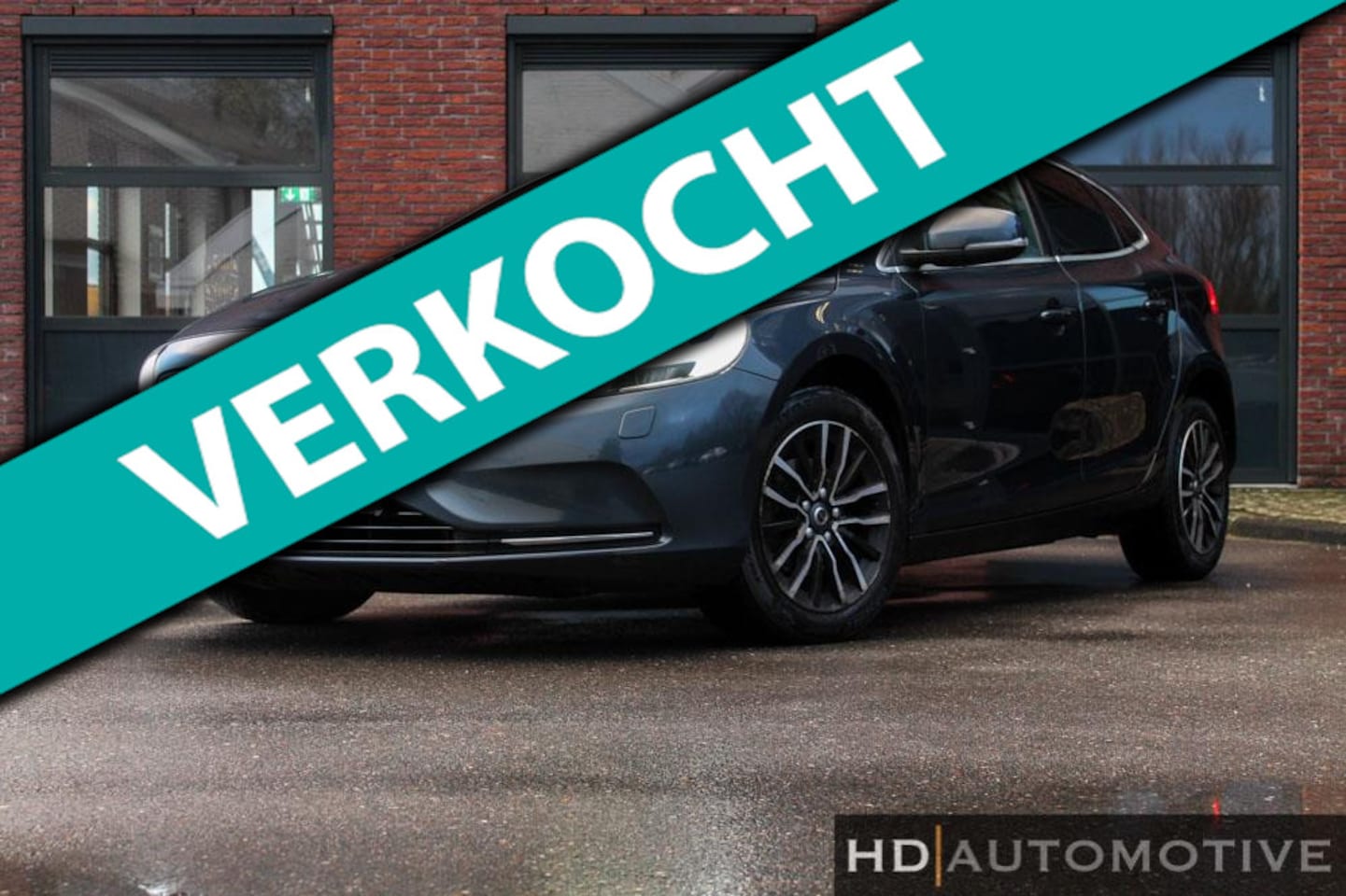 Volvo V40 - 2.0 D2 Inscription PANO|LEER|LED|STANDKACHEL|DODEHOEK - AutoWereld.nl