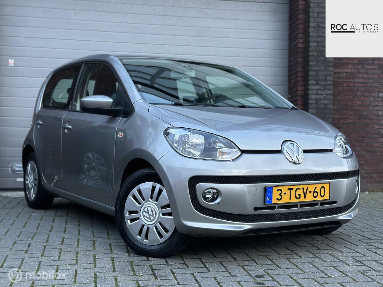 Volkswagen Up! - 1.0 move up! BlueMotion | Airco | Navigatie - AutoWereld.nl