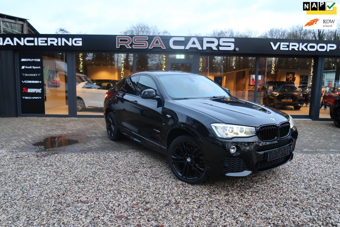 BMW X4 - XDrive20d Centennial High Executive / M-Pack / Black / - AutoWereld.nl